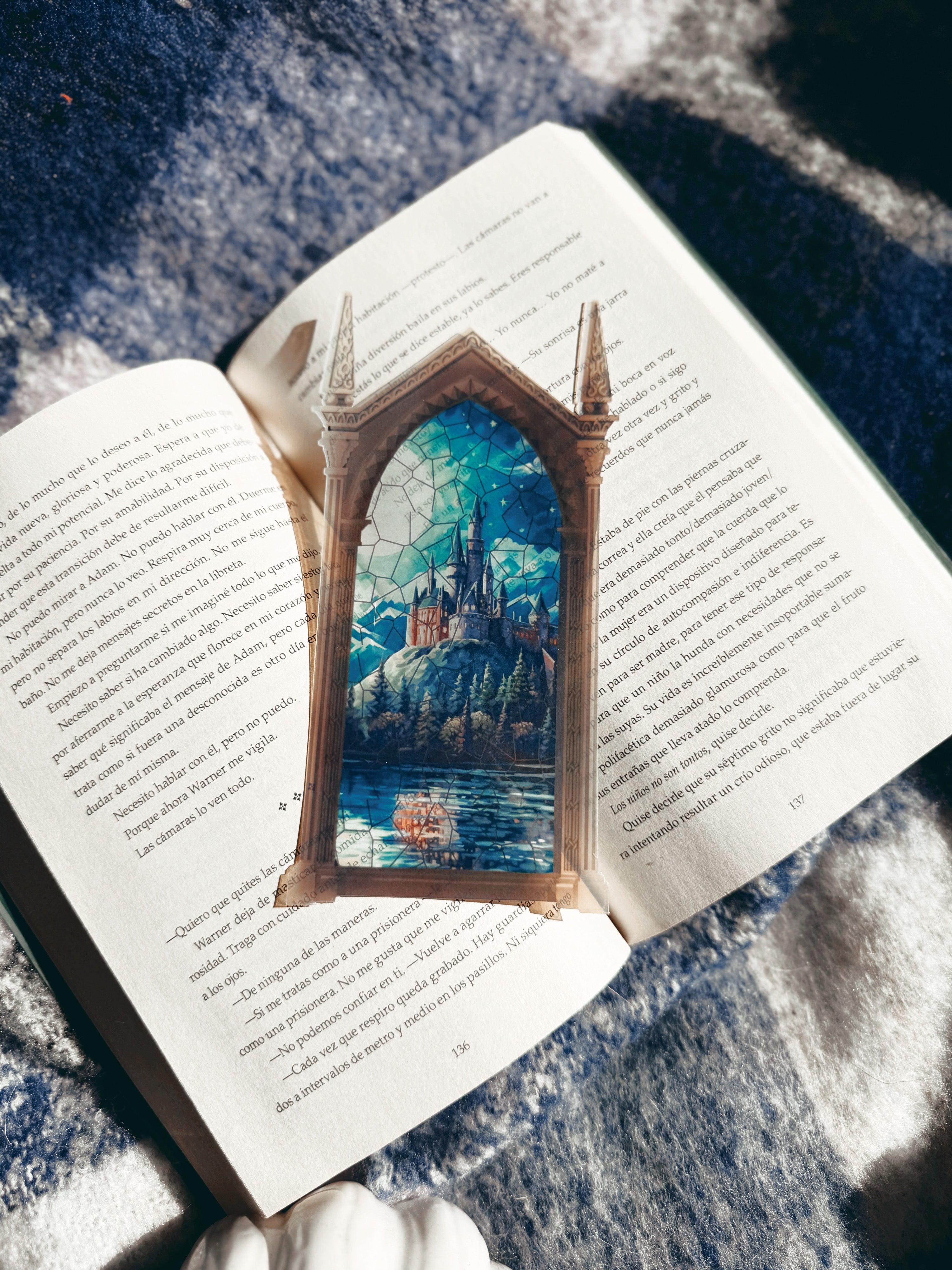 Marcapáginas vitral Hogwarts azul